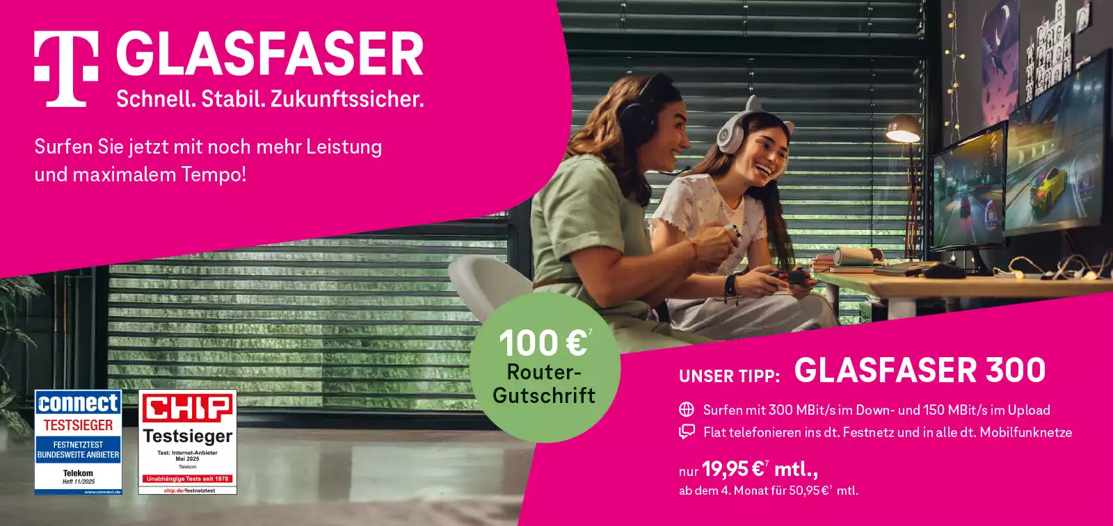 Zwei Gamerinnen zocken am PC; Telekom Glasfaser-Internet Angebot im Banner.